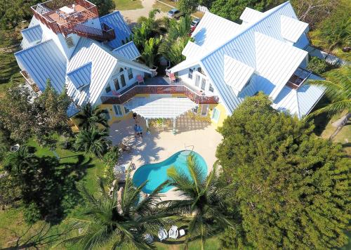 Shangri-La Boutique Bed & Breakfast in Grand Cayman