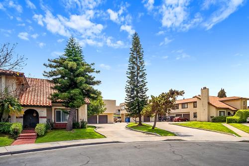 Elegant 1B1B Modern Stay in Newland
