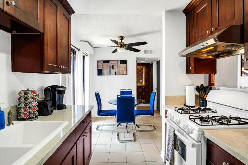 Elegant 1B1B Modern Stay in Newland