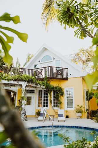Shangri-La Boutique Bed & Breakfast in Grand Cayman