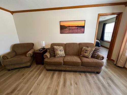 Relax Enjoy Mid-Missouri with Fenced in Back Yard in 布恩維爾