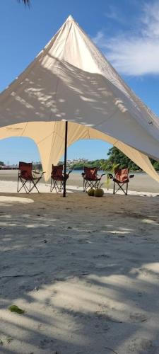 Glamping premium vista al rio Isla Portete in Mompiche