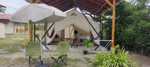 Glamping premium vista al rio Isla Portete in Mompiche