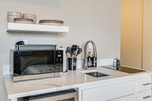 Convenient Studio Stay Easy Access to Twin Cities in Blaine (MN)