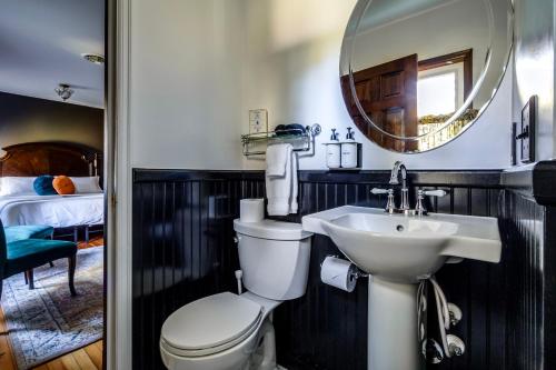 Historic Hotel Packwood - image 3