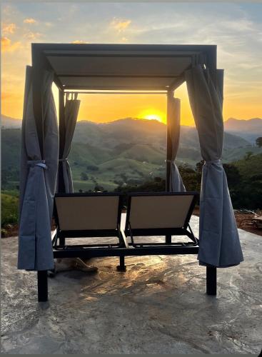Cabana do Mato com ofurô, deixamos uma cesta para café da manhã e pet friendly