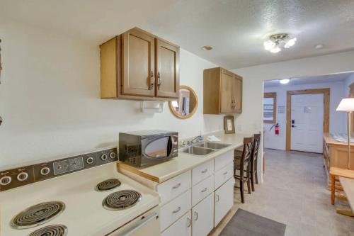 . Bear Lake Charming Apartment w Kitchen