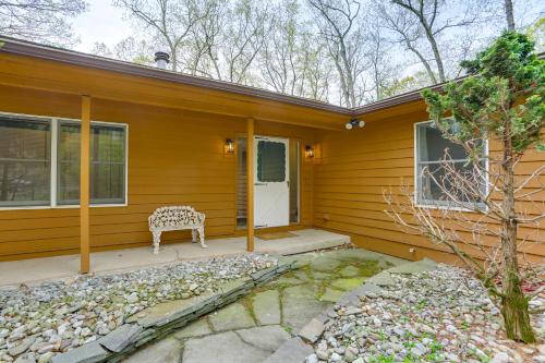 1/2 Mi to Boat Ramp: Lake Wallenpaupack Retreat! in Lakeville (PA)