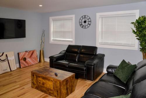 Lake Access 4 Bed 3 Bath HOT TUB in Billerica (Massachusetts)