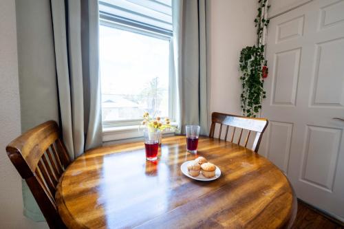 Bloom and Relax Historic 1BR in Downtown near ศูนย์วิทยาศาสตร์และท้องฟ้าจำลองแฟรนดราว