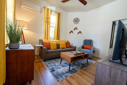 Spring Oasis Tucson 1BR 5 Min to UofA and Fun