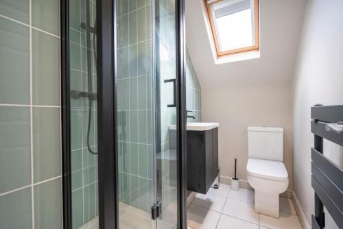 Sky view apartment in Sheffield - image 5