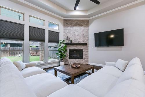 Spacious and Modern 4BR 2BA 5MintoDFW in Коппелл