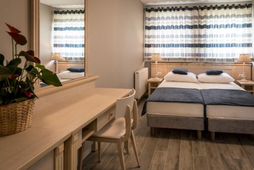 One-Bedroom Apartment with Balcony image 6