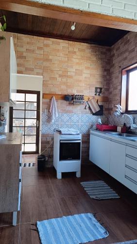 Kitchen, To Zen Hostel in Ubatuba