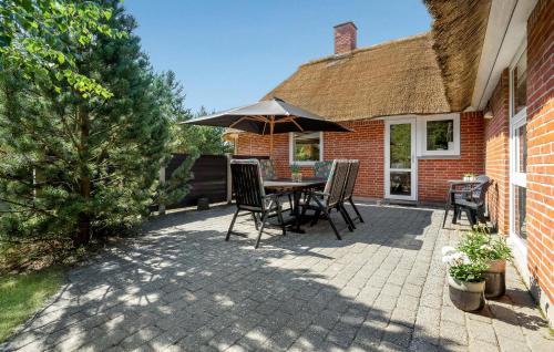 Näkymä ulkoa, Awesome Home In Blavand With Sauna in Oksby