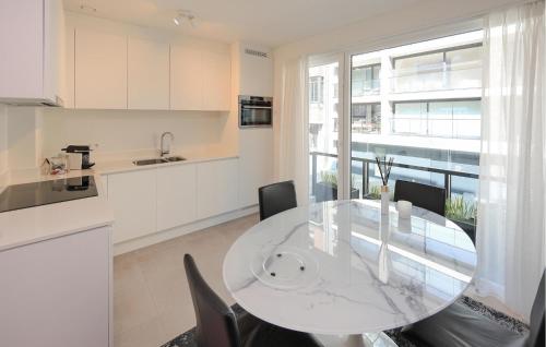 Two-Bedroom Apartment image 6
