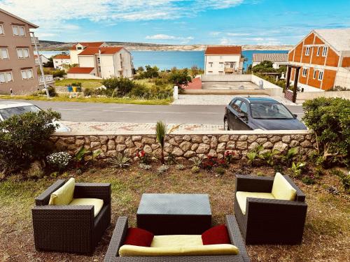 Apartments by the sea Vidalici, Pag - 24330 in วิดาลิซิ