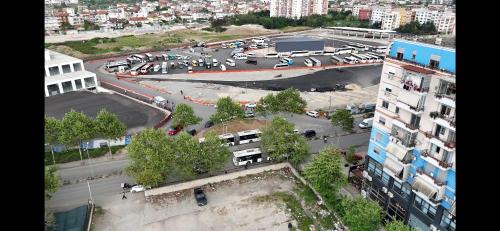 Arlis Apartments - near North and South Terminal in เมเซซ-ฟูเช