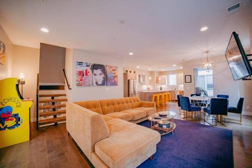 Denver Urban Retreat - 3BR Rooftop w City Views in Denver, USA