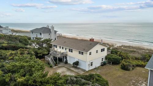 Bryant Cottage home in Pine Knoll Shores