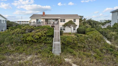 Bryant Cottage home in Pine Knoll Shores