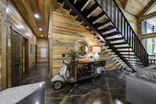 Grand Estate in Broken Bow, USA