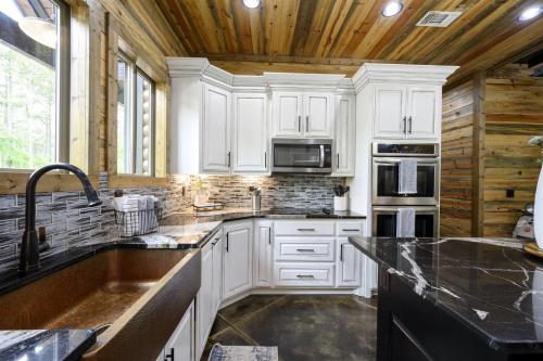 Grand Estate in Broken Bow, USA