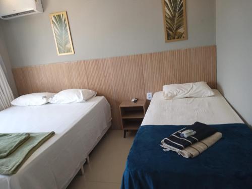 1 queen bed, 1 twin bed