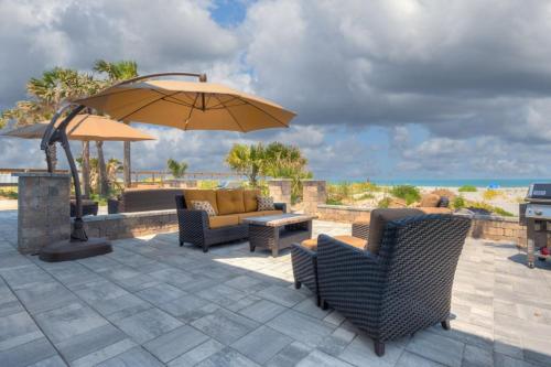Sea La Vie Beach Oceanfront Patio Pet Friendly in Jacksonville Beach, USA