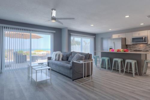 Sea La Vie Beach Oceanfront Patio Pet Friendly in Jacksonville Beach, USA