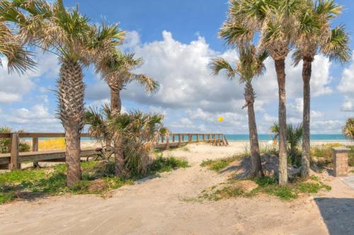 Sea La Vie Beach Oceanfront Patio Pet Friendly in Jacksonville Beach, USA