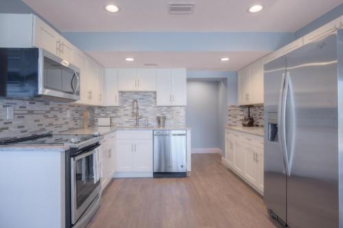 Shore To Please Beach Oceanfront Patio Pet Friendly in Jacksonville Beach, USA