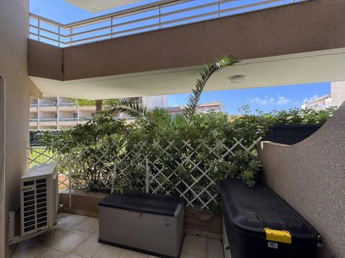 Appartement avec grande terrasse et garage à Cavalaire-sur-Mer - FR-1-100-355 - image 4