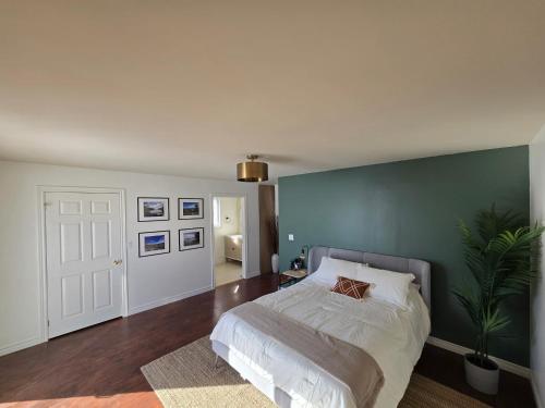 Luxurious waterfront retreat