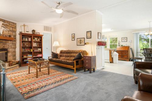 Roost House at Kingfisher Ranch in Tarpley, USA