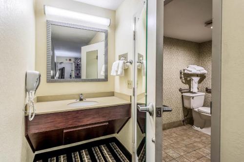 Clarion Pointe Huntsville Research Park - image 7