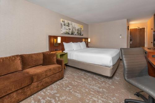 Room, 1 King Bed with Sofa Bed, 2nd Floor, Non-Smoking image 10