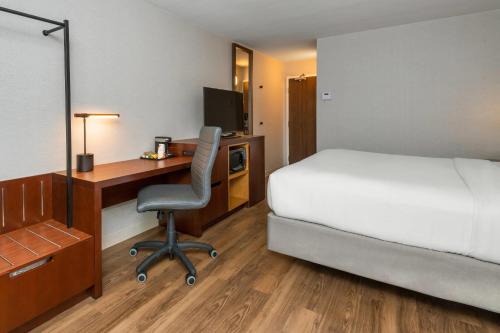 Room, 1 King Bed with Sofa Bed, 1st Floor, Non-Smoking image 8
