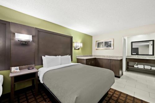 Quality Inn Raeford - image 12