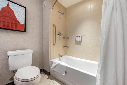 Cambria Hotel Madison East - image 9