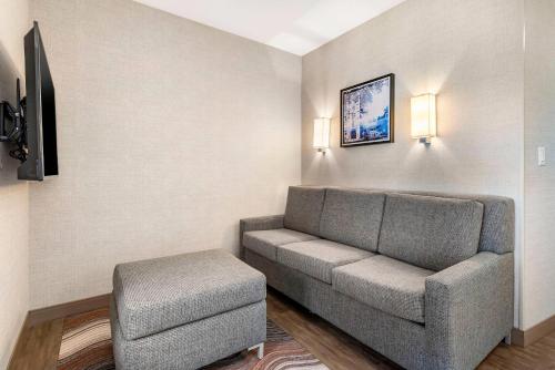 Cambria Hotel Madison East - image 8