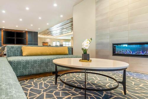 681717988 Cambria Hotel Davenport Quad Cities