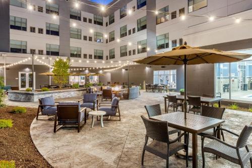 681718076 Cambria Hotel Davenport Quad Cities