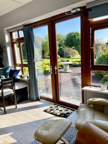 The Conifers Studio Apartment With Private Garden in Killinick