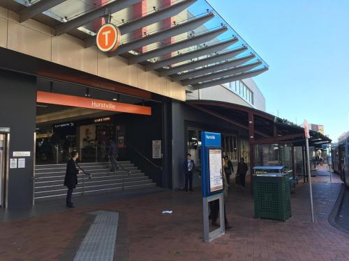 Modern Comfort|Hurstville 1BR Wifi/Train/Business - image 3