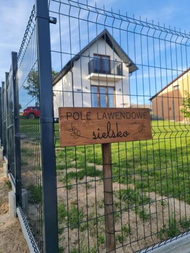 Pole Lawendowe Sielsko - domek na polu