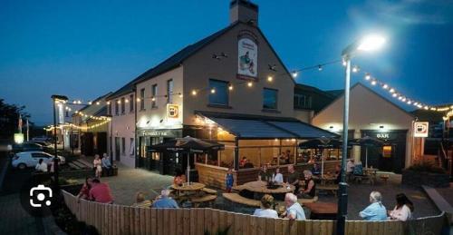 Luxury 4 bedroom lodge in Doolin in Gortaclob