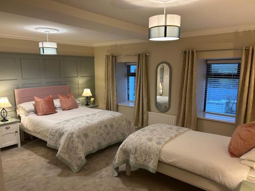 Luxury 4 bedroom lodge in Doolin in Gortaclob