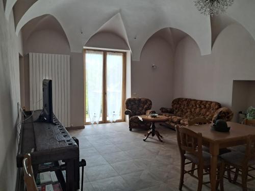 Il vecchio portone, Zubiena, BI in Zubiena